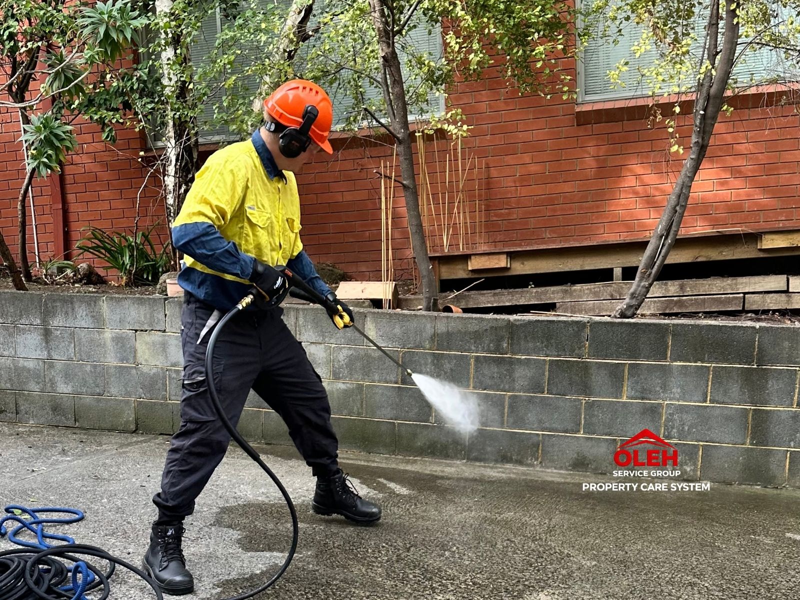 Retaining wall pressure cleaning at a Hobart property
